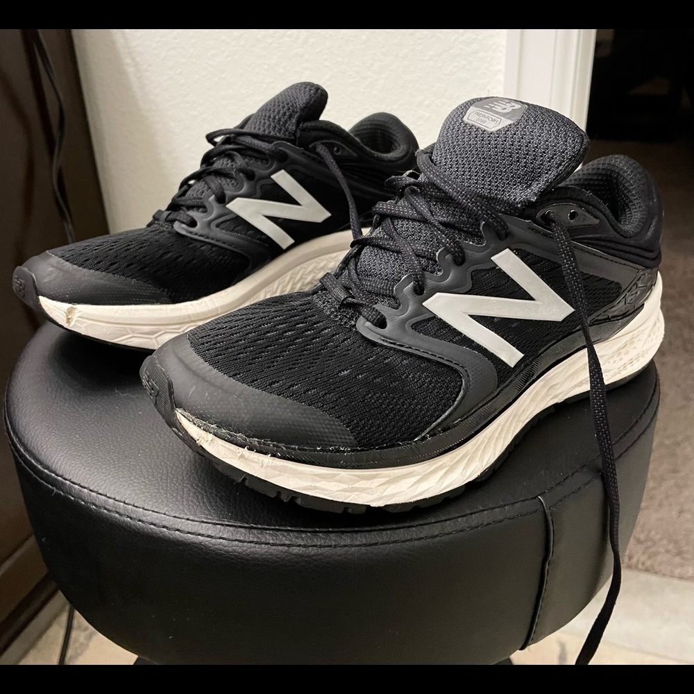 New Balance fresh foam 1080 black running shoes worn just a few times! ♥️